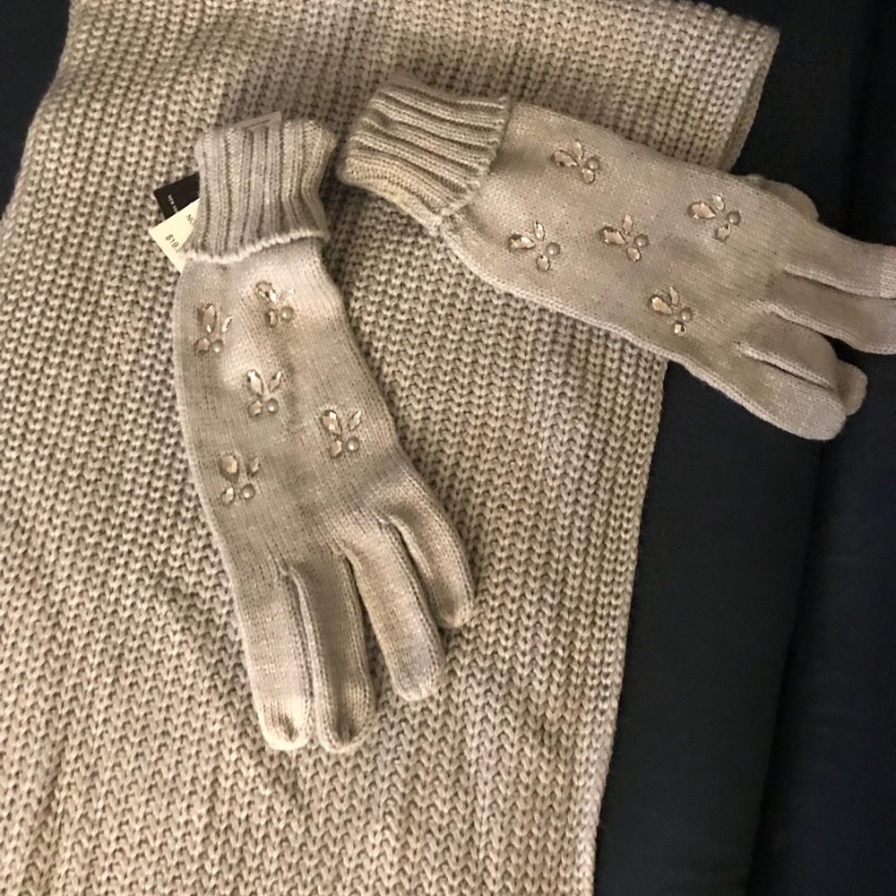 Scarf and glove set